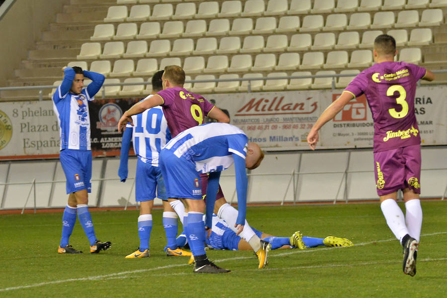 Un tanto de penalti de Chavero en el minuto 90 le da tres puntos muy necesarios ante el Lorca Deportiva al equipo de Monteagudo