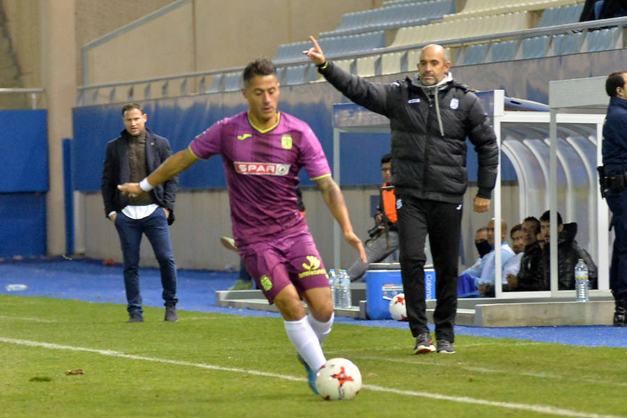 Un tanto de penalti de Chavero en el minuto 90 le da tres puntos muy necesarios ante el Lorca Deportiva al equipo de Monteagudo