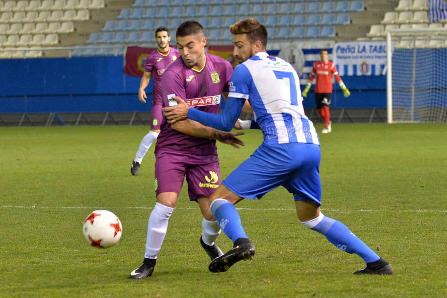 Un tanto de penalti de Chavero en el minuto 90 le da tres puntos muy necesarios ante el Lorca Deportiva al equipo de Monteagudo