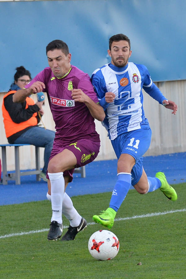 Un tanto de penalti de Chavero en el minuto 90 le da tres puntos muy necesarios ante el Lorca Deportiva al equipo de Monteagudo