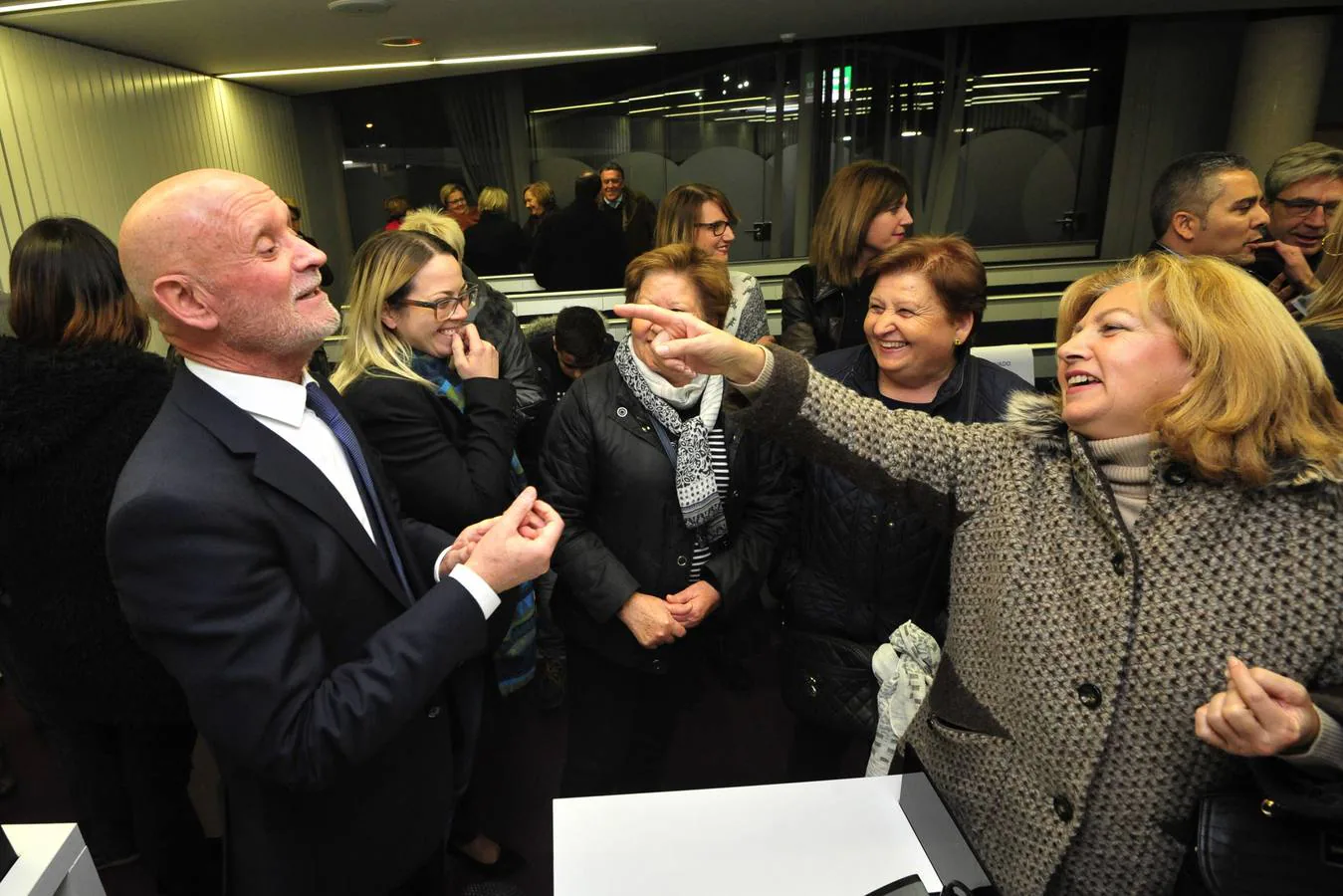 La edil no adscrita Maria Ángeles García decidió abstenerse en el Pleno, los que facilitó el relevo en la alcaldía para el PP sin ningún sobresalto