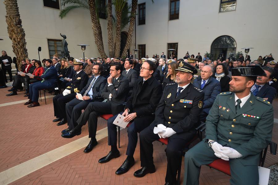 El presidente regional, Fernando López Miras, aseguró este martes, durante el acto de conmemoración del Día de a Constitución , que "mi compromiso es seguir defendiendo y mejorando" la Carta Magna. Para ello abogó "por el espíritu del 78" y por los "consensos". López Miras subrayó que "ningún español es mejor que otro por haber nacido en una u otra Comunidad Autónoma".
