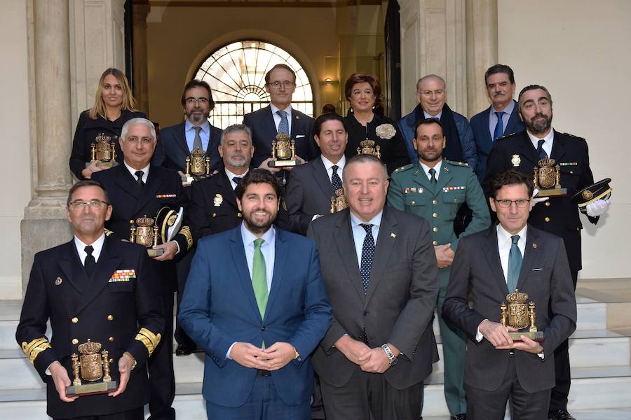 El presidente regional, Fernando López Miras, aseguró este martes, durante el acto de conmemoración del Día de a Constitución , que "mi compromiso es seguir defendiendo y mejorando" la Carta Magna. Para ello abogó "por el espíritu del 78" y por los "consensos". López Miras subrayó que "ningún español es mejor que otro por haber nacido en una u otra Comunidad Autónoma".