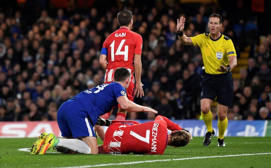 El Atlético empató en Stamford Bridge ante el Chelsea y dijo adiós a la Champions League. La Roma venció al Qarabag y los rojiblancos no ganaron, por lo que los de Simeone disputarán la Liga Europa.