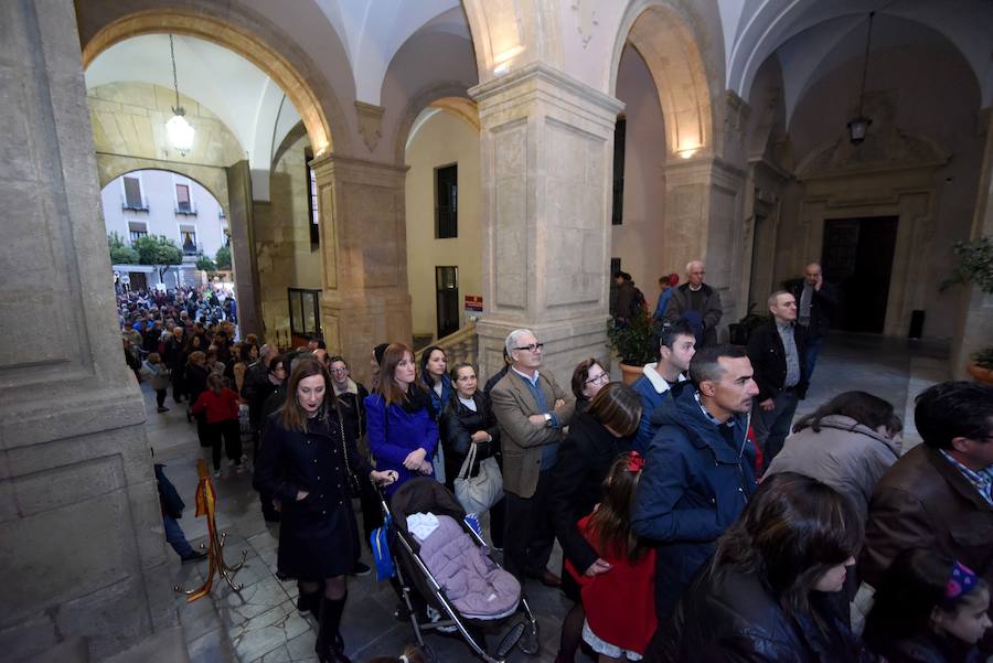La coral Discantus pone la nota musical a su apertura, que este año es de estilo costumbrista y está ambientado en la ciudad y la huerta del siglo XIX