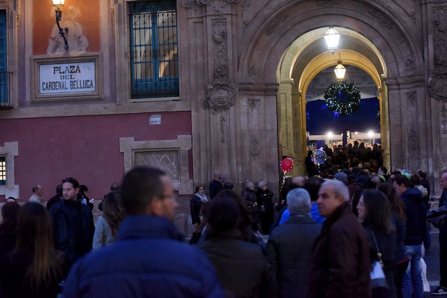 La coral Discantus pone la nota musical a su apertura, que este año es de estilo costumbrista y está ambientado en la ciudad y la huerta del siglo XIX