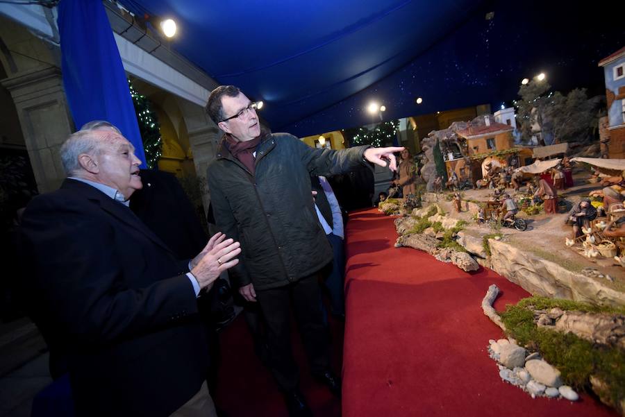 La coral Discantus pone la nota musical a su apertura, que este año es de estilo costumbrista y está ambientado en la ciudad y la huerta del siglo XIX