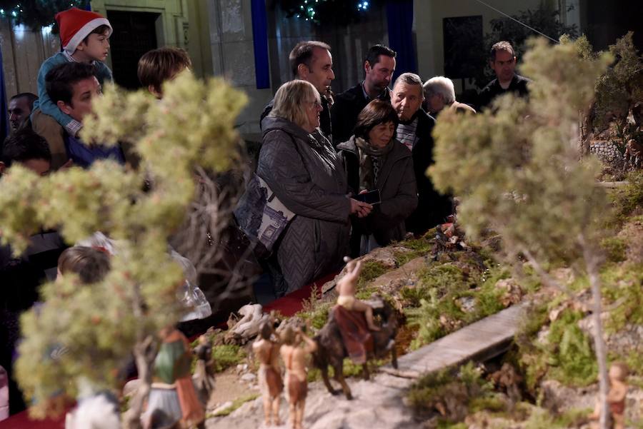 La coral Discantus pone la nota musical a su apertura, que este año es de estilo costumbrista y está ambientado en la ciudad y la huerta del siglo XIX