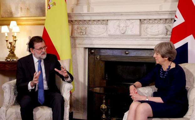 Mariano Rajoy, durante la entrevista que mantuvo esta semana con la primera ministra británica, Theresa May.