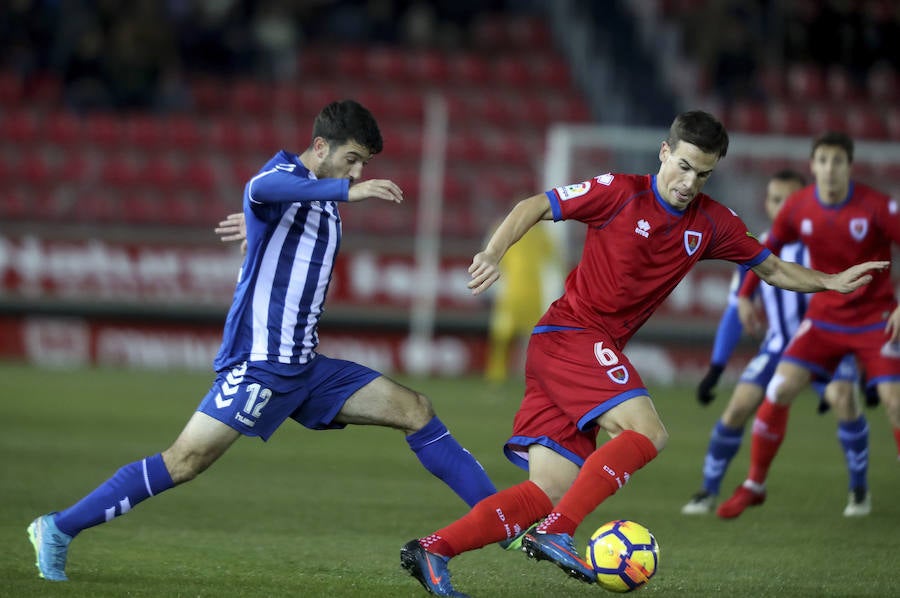 A pesar de ser superior a su rival, los de Curro Torres no supieron aprovechar sus ocasiones y se hunden en los puestos de descenso