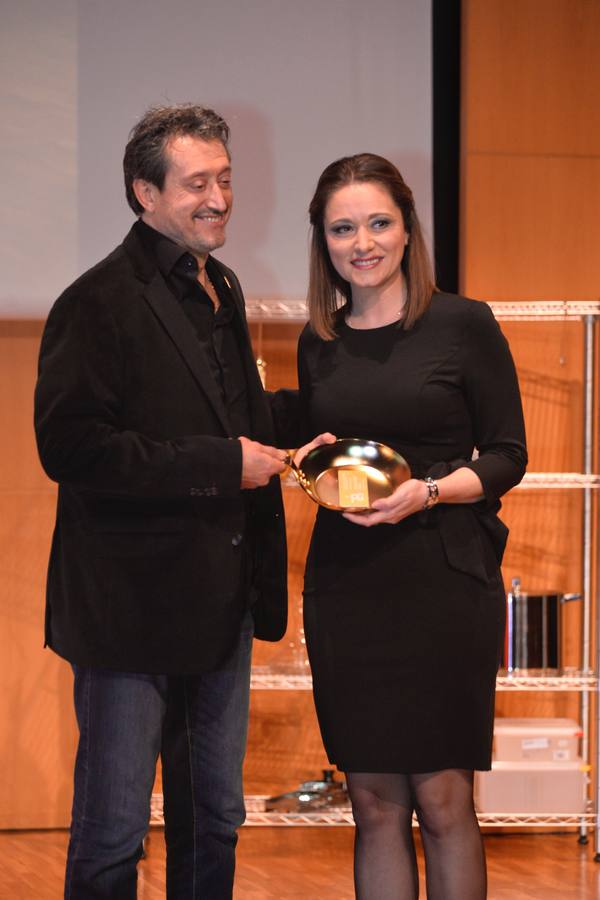 'La Verdad' reconoce a Cabaña Buenavista (que dirige Pablo González Conejero, con dos estrellas Michelin), Jesús López Blázquez (jefe de sala de Cabaña Buenavista), La Pequeña Taberna (que lidera Francisco Miguel López), Juan Antonio García (jefe de cocina del restaurante El Churra), Local de Ensayo (el restaurante revelación dirigido por el chef David López Carreño) y el maestro Raimundo González Frutos, premiado en reconocimiento a toda una vida, quien no pudo asistir al evento y cuyo premio recogió Adolfo Fernández