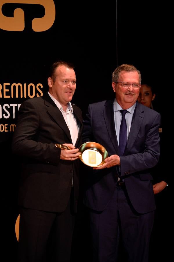 'La Verdad' reconoce a Cabaña Buenavista (que dirige Pablo González Conejero, con dos estrellas Michelin), Jesús López Blázquez (jefe de sala de Cabaña Buenavista), La Pequeña Taberna (que lidera Francisco Miguel López), Juan Antonio García (jefe de cocina del restaurante El Churra), Local de Ensayo (el restaurante revelación dirigido por el chef David López Carreño) y el maestro Raimundo González Frutos, premiado en reconocimiento a toda una vida, quien no pudo asistir al evento y cuyo premio recogió Adolfo Fernández