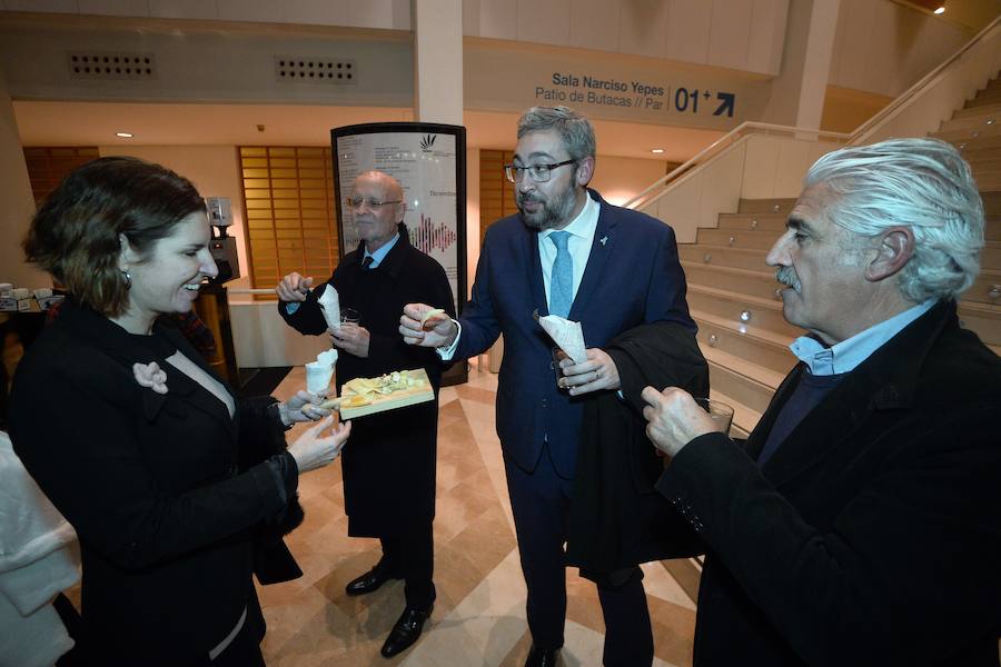 Después de la entrega de premios, los invitados disfrutaron de una agradable velada, en la que no podía faltar la comida y la bebida. 