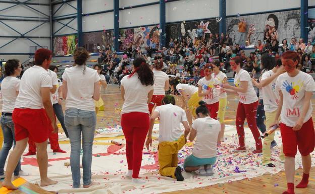 Una propuesta artística llena de color en una edición anterior de Imagina. 