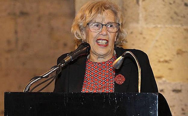 Carmena da un discurso. 