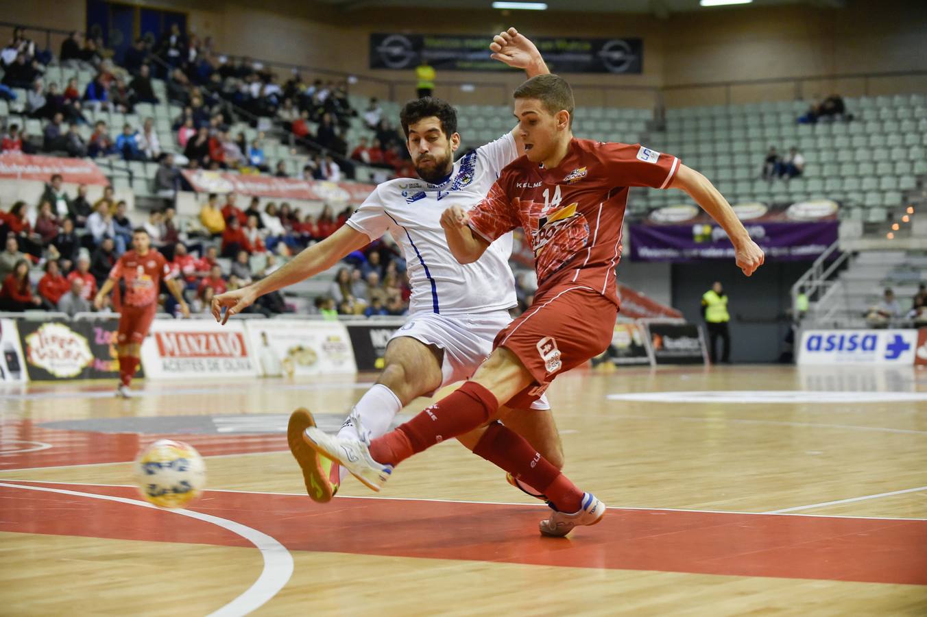 Con los ecos del 12-1 al Naturpellet Segovia, ElPozo se presentó este viernes de nuevo en casa, ante unos aficionados que volvieron a demostrar que los partidos contra los rivales de la zona baja no les atraen