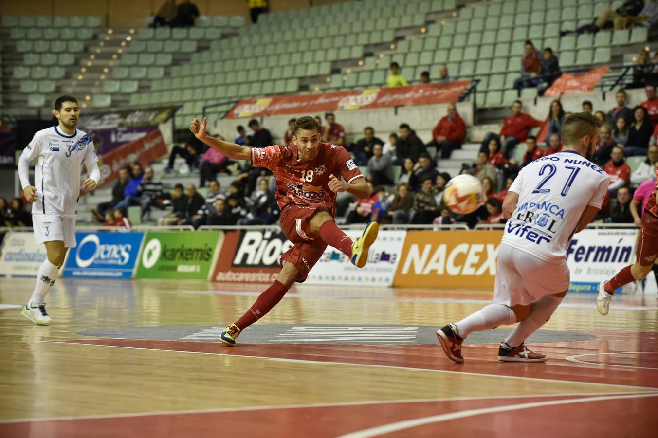 Con los ecos del 12-1 al Naturpellet Segovia, ElPozo se presentó este viernes de nuevo en casa, ante unos aficionados que volvieron a demostrar que los partidos contra los rivales de la zona baja no les atraen