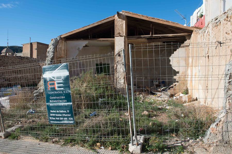 Un recorrido por el languideciente imperio minero tras la huella de su pasado romano, su arquitectura civil e industrial, y respirar su naturaleza