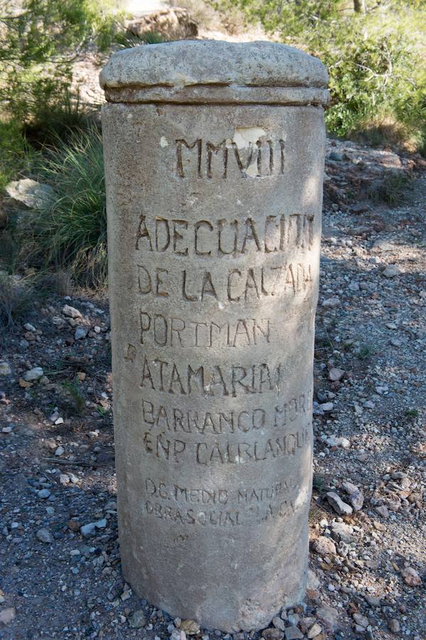 Un recorrido por el languideciente imperio minero tras la huella de su pasado romano, su arquitectura civil e industrial, y respirar su naturaleza