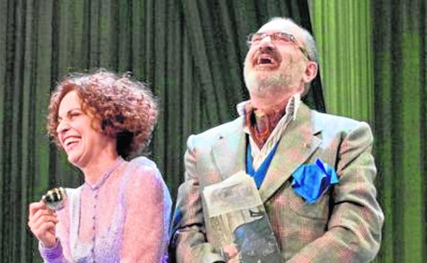 Adriana Ozores y Joaquín Climent, en 'La cantante calva'.