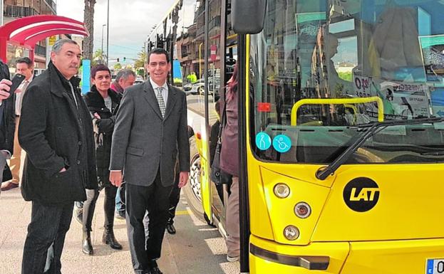 Beniel estrena parada de bus para mejorar la seguridad