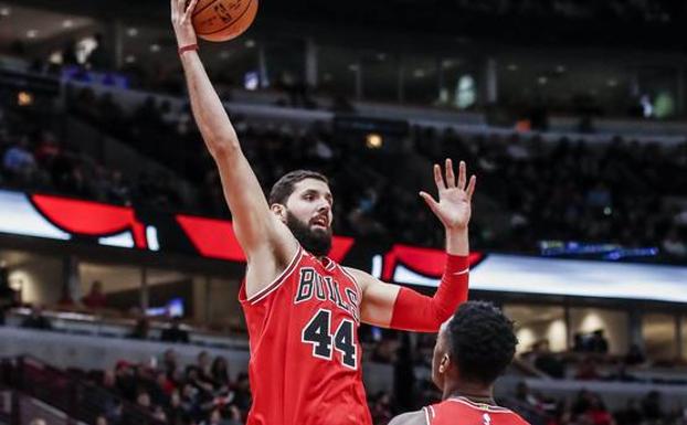 Nikola Mirotic, tras coger un rebote. 