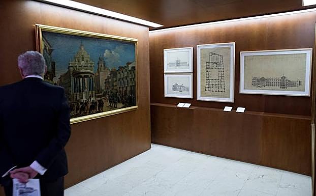 Un hombre visita la exposición 'Ventura Rodríguez. Arquitecto de la ilustración. 