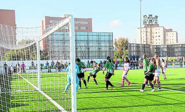 Uno de los partidos disputados el pasado sábado en el López Belmonte de Las Seiscientas en los actos de celebración del 50ª aniversario de la Esperanza.