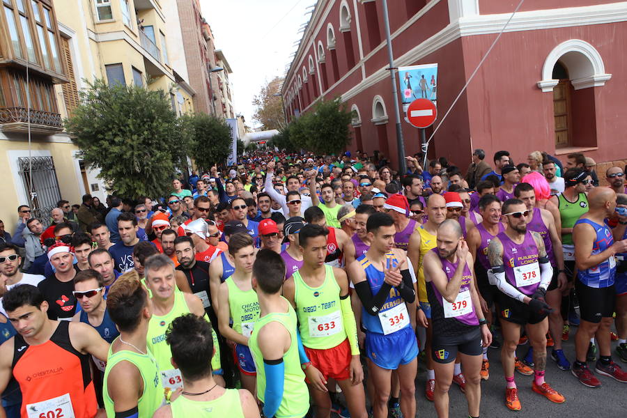 Cerca de mil corredores se han dado cita en la carrera que ha despedido el año en Lorca