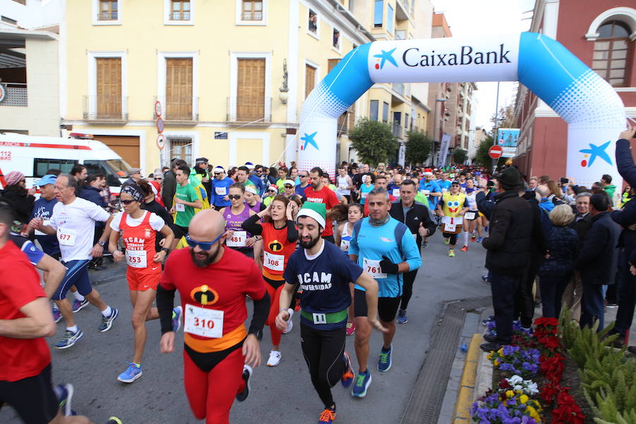 Cerca de mil corredores se han dado cita en la carrera que ha despedido el año en Lorca