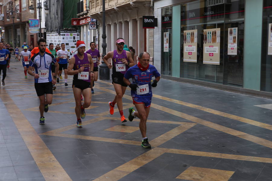 Cerca de mil corredores se han dado cita en la carrera que ha despedido el año en Lorca