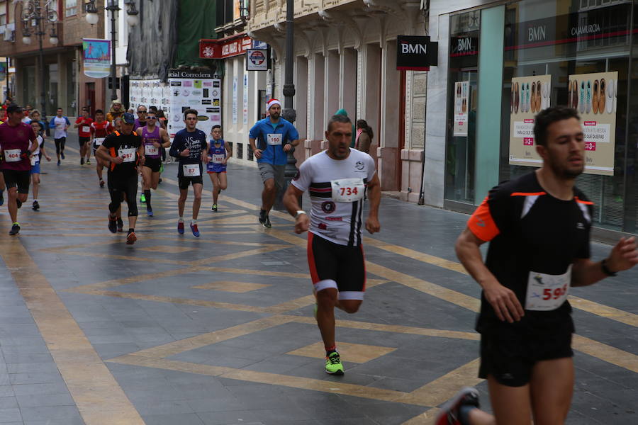 Cerca de mil corredores se han dado cita en la carrera que ha despedido el año en Lorca