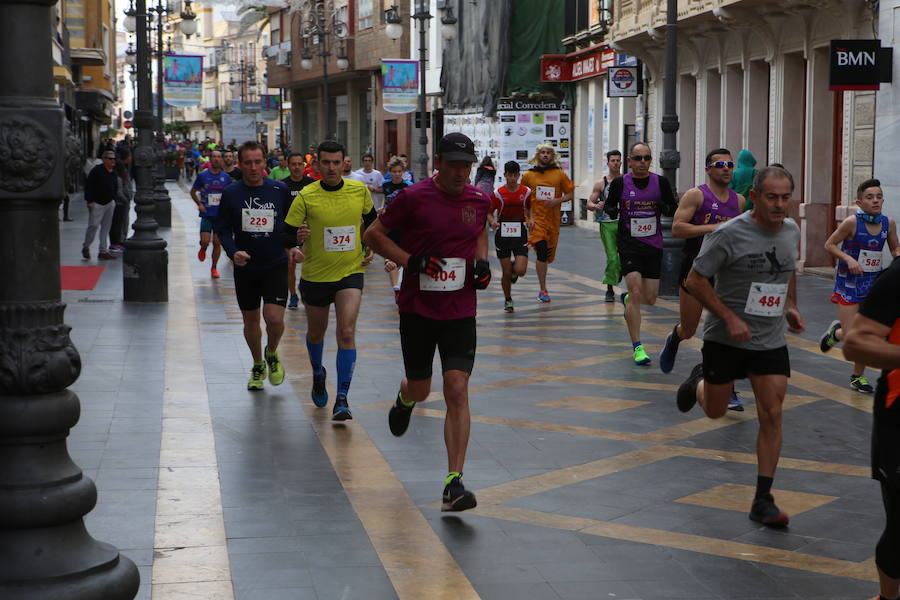 Cerca de mil corredores se han dado cita en la carrera que ha despedido el año en Lorca