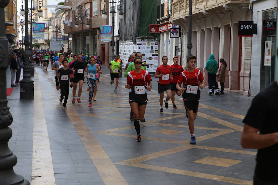 Cerca de mil corredores se han dado cita en la carrera que ha despedido el año en Lorca