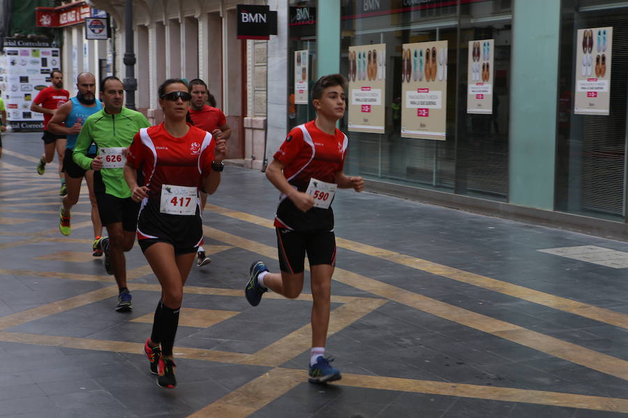 Cerca de mil corredores se han dado cita en la carrera que ha despedido el año en Lorca