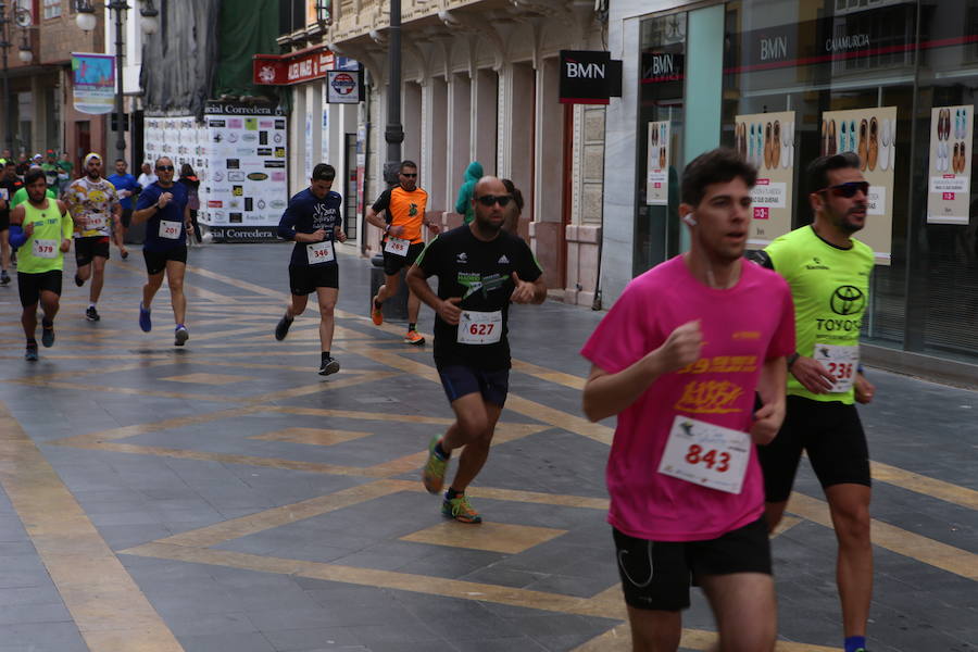 Cerca de mil corredores se han dado cita en la carrera que ha despedido el año en Lorca