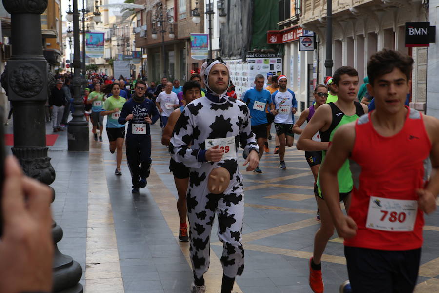 Cerca de mil corredores se han dado cita en la carrera que ha despedido el año en Lorca