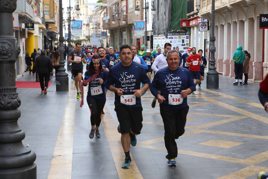 Cerca de mil corredores se han dado cita en la carrera que ha despedido el año en Lorca