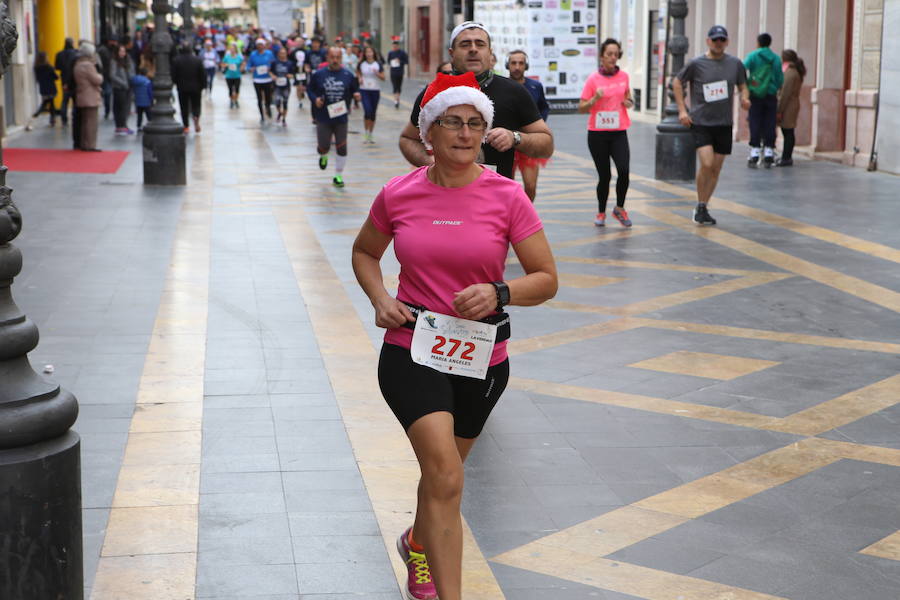 Cerca de mil corredores se han dado cita en la carrera que ha despedido el año en Lorca