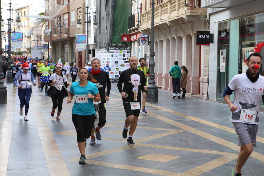 Cerca de mil corredores se han dado cita en la carrera que ha despedido el año en Lorca