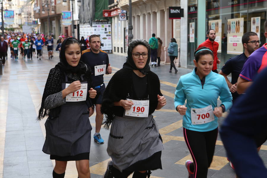 Cerca de mil corredores se han dado cita en la carrera que ha despedido el año en Lorca