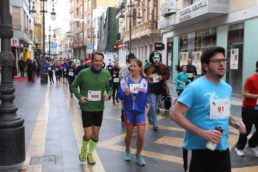 Cerca de mil corredores se han dado cita en la carrera que ha despedido el año en Lorca