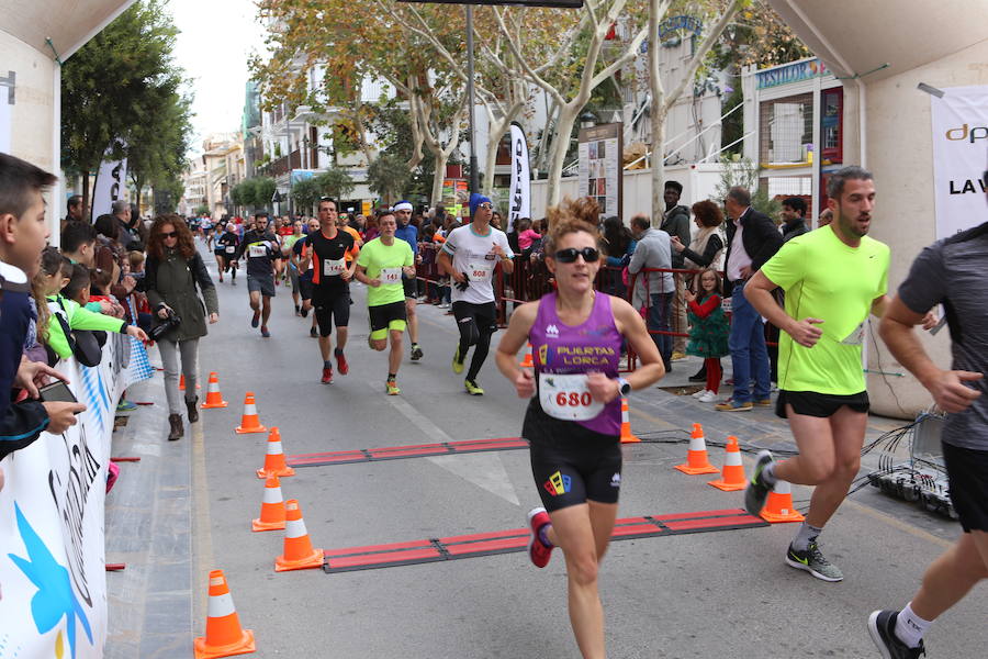 Cerca de mil corredores se han dado cita en la carrera que ha despedido el año en Lorca