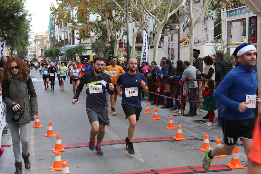 Cerca de mil corredores se han dado cita en la carrera que ha despedido el año en Lorca