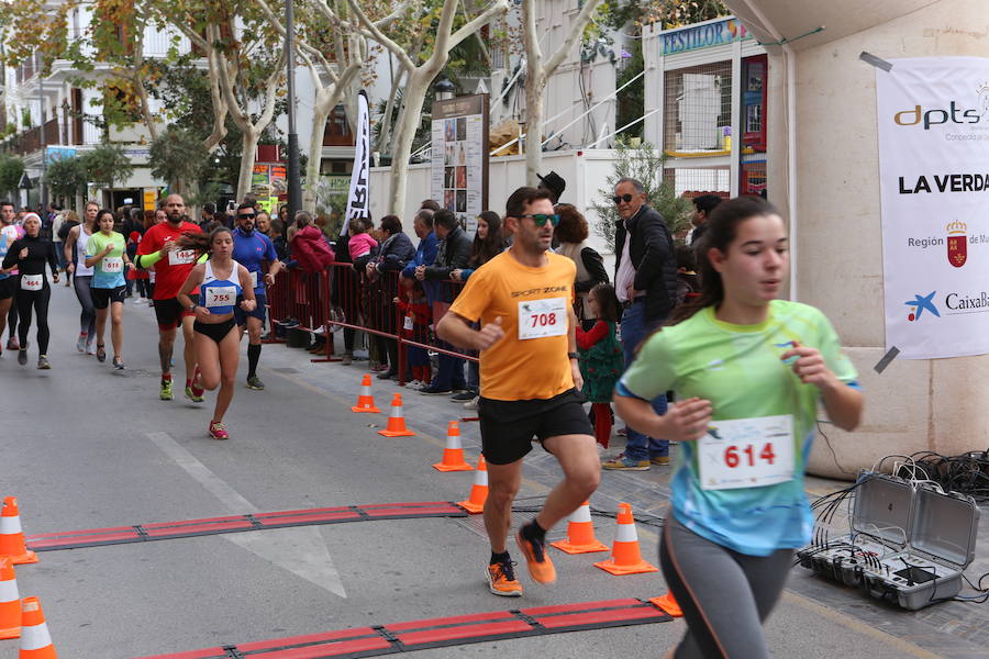 Cerca de mil corredores se han dado cita en la carrera que ha despedido el año en Lorca