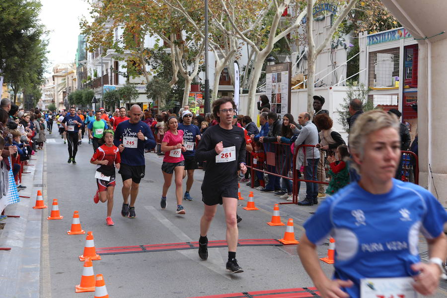 Cerca de mil corredores se han dado cita en la carrera que ha despedido el año en Lorca