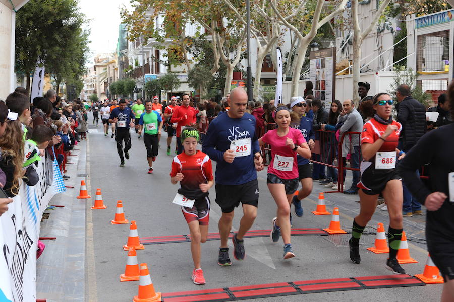 Cerca de mil corredores se han dado cita en la carrera que ha despedido el año en Lorca