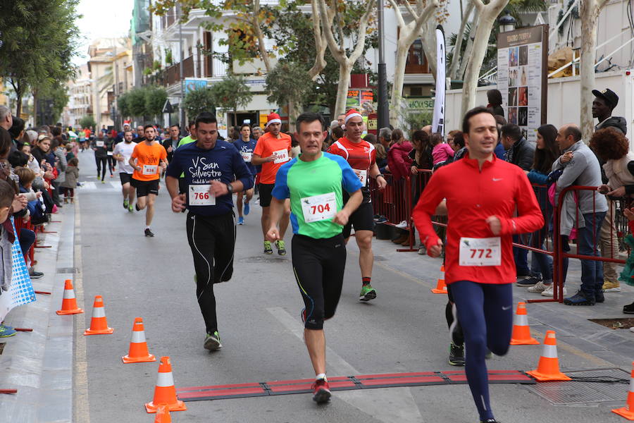 Cerca de mil corredores se han dado cita en la carrera que ha despedido el año en Lorca