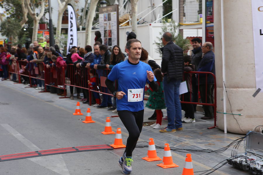 Cerca de mil corredores se han dado cita en la carrera que ha despedido el año en Lorca