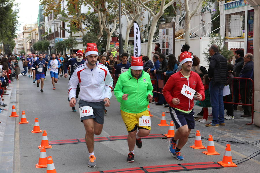 Cerca de mil corredores se han dado cita en la carrera que ha despedido el año en Lorca